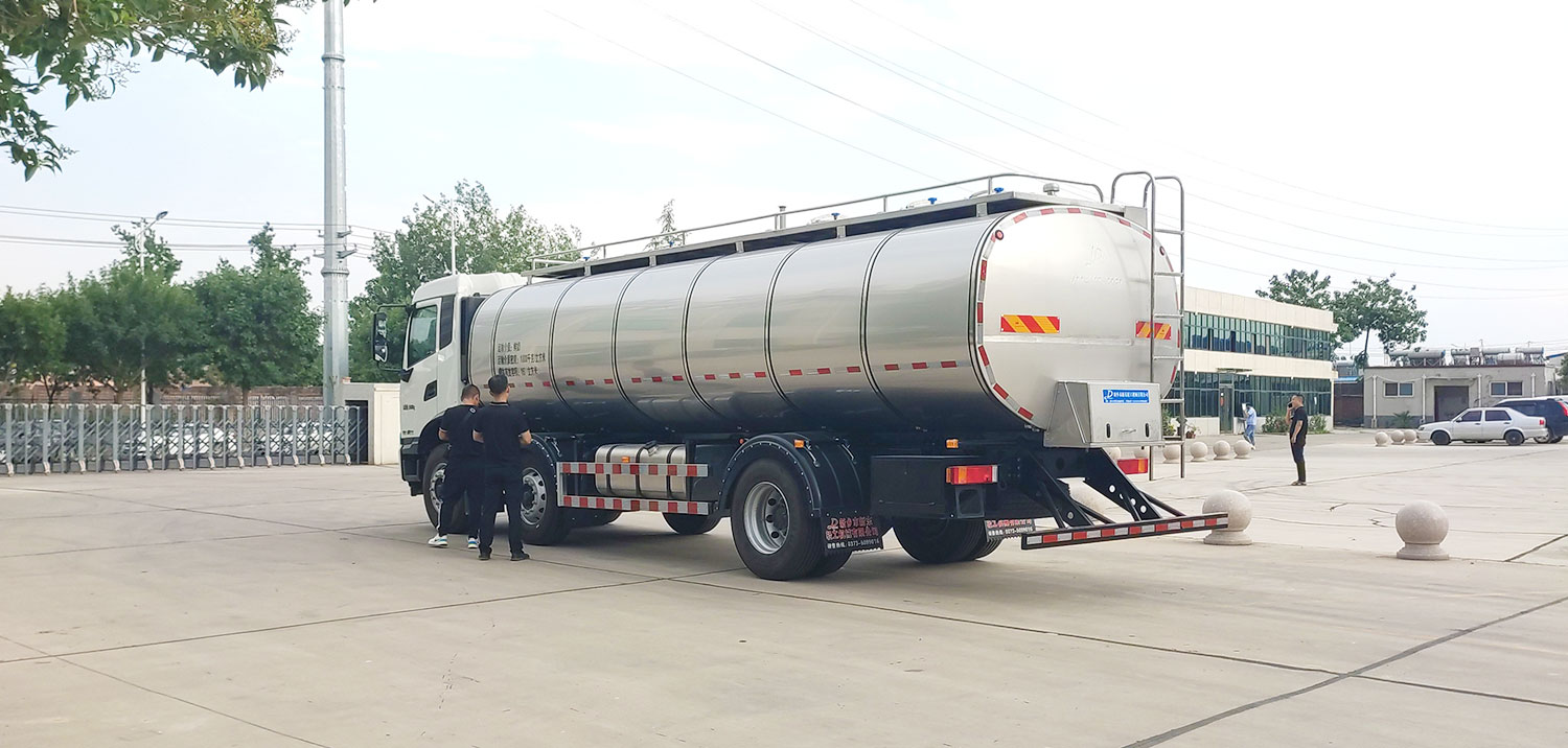鲜奶运输车